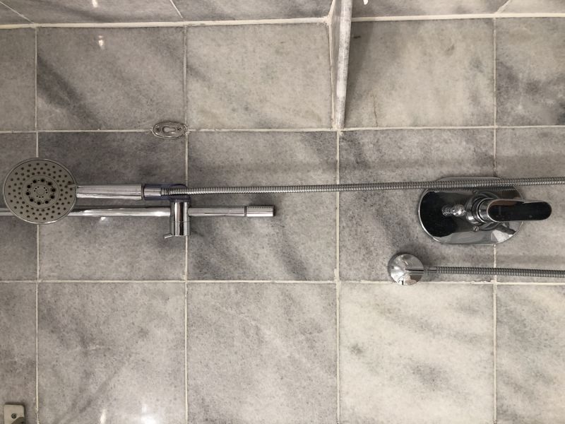 Space-Efficient Shower Fixtures